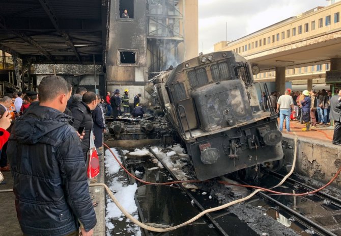 Mısır’da 25 Kişiye Mezar Olan Tren İstasyonu Görüntülendi