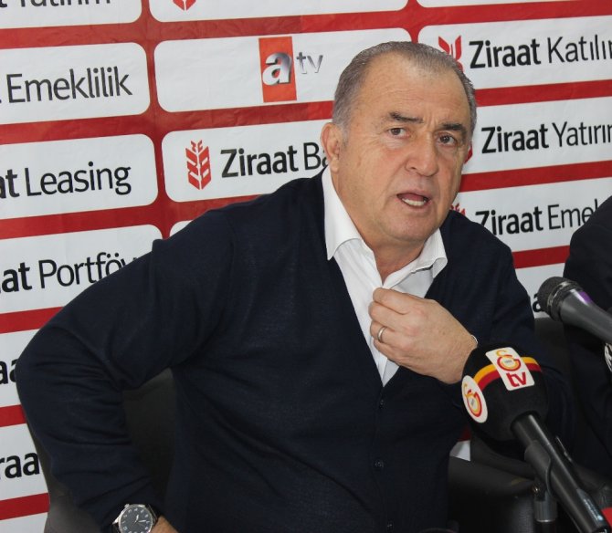 “Yazık, Bu Sahada Nasıl Oynuyorlar?”