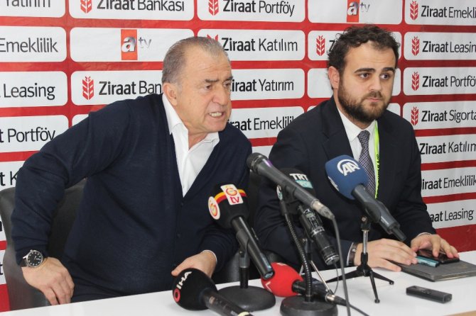 “Yazık, Bu Sahada Nasıl Oynuyorlar?”