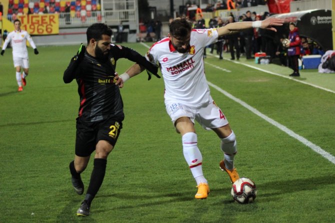 İlk Yarı Sessiz Bitti
