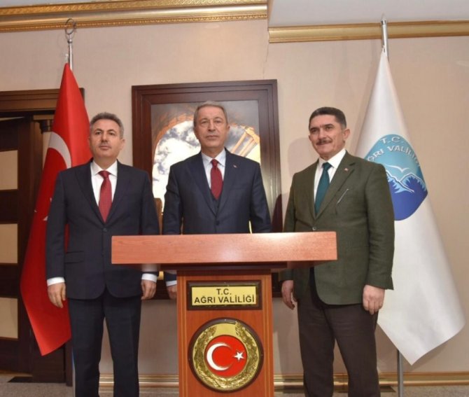 Bakan Akar Ve Komutanlar Ağrı’da