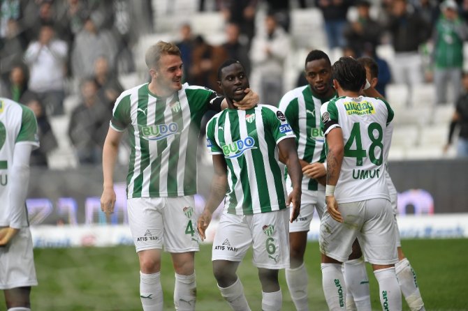 Bursa 90+7’de Güldü