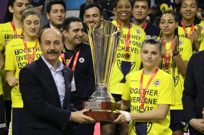 Şampiyon Fenerbahçe Kupasını Aldı