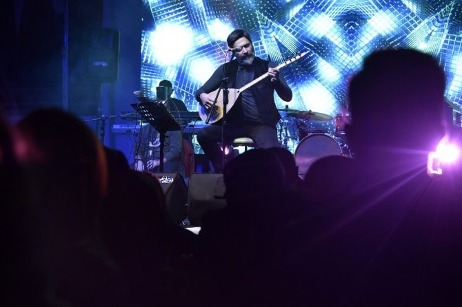 Uğur Işılak Gümüşhane’de Konser Verdi