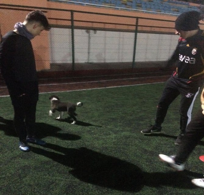 Futbolcularla Antrenman Yaptı