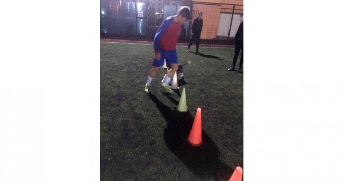 Futbolcularla Antrenman Yaptı