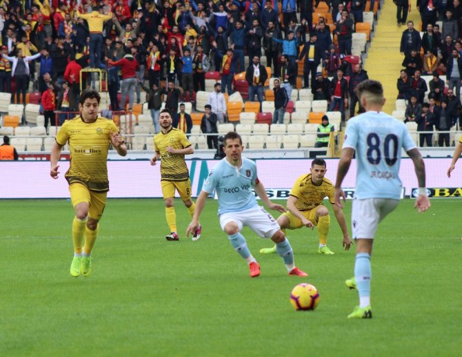 Medipol Başakşehir İlk Yarıda Golü Buldu