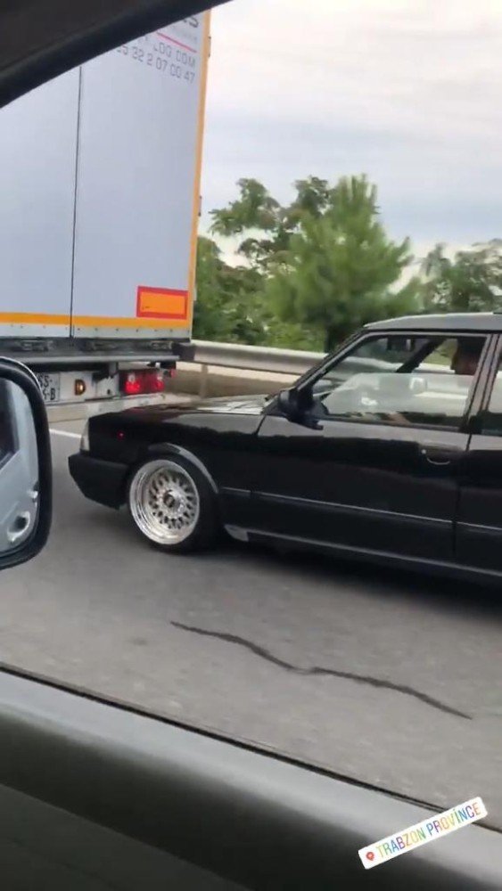 Trafikte Sürücüleri Tehlikeye Attı, Gözaltına Alındı