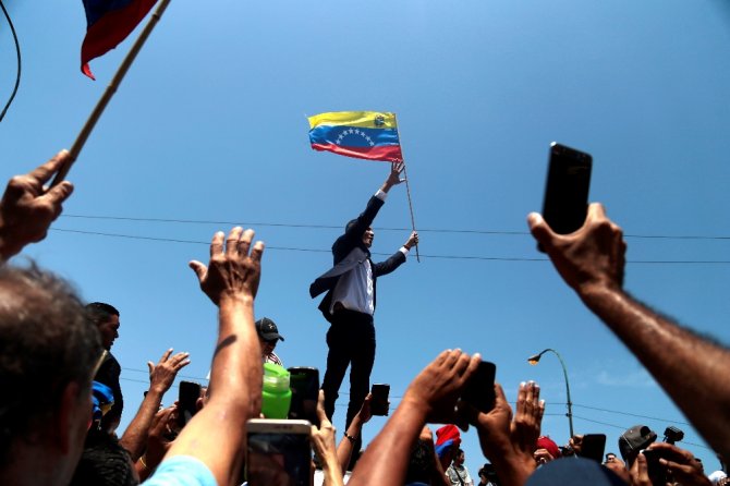Guaido, Venezuela’ya Döndü