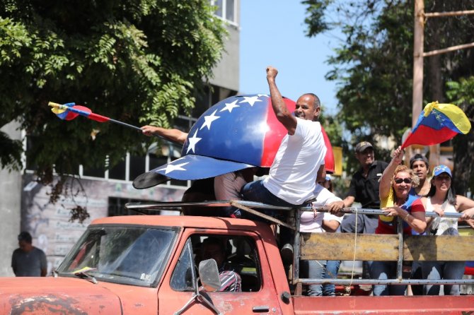Guaido, Venezuela’ya Döndü