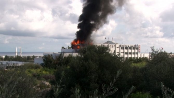 Üniversitede Çıkan Yangın Korkuttu