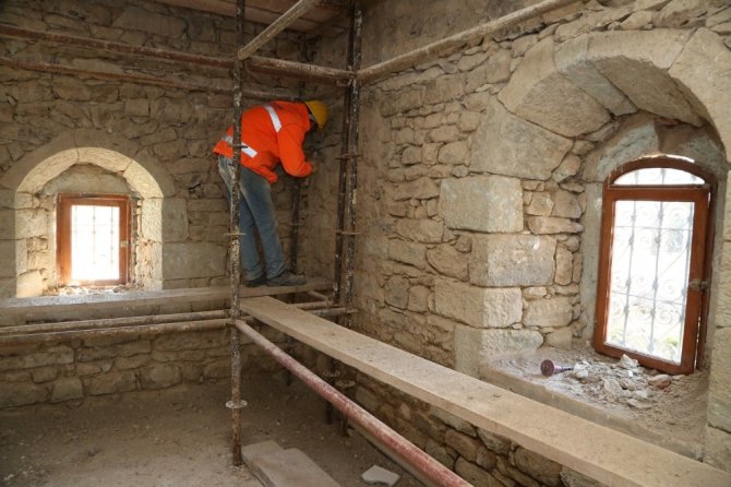 Asırlık Camide Restorasyon Başladı