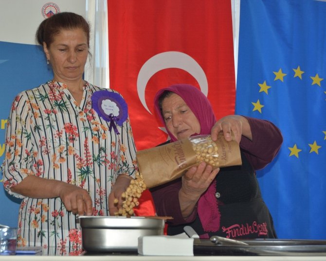 Kadınlar Gününde Trabzonlu Köylü Kadınlara Çikolata Yapmayı Öğrettiler