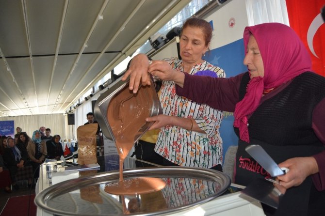 Kadınlar Gününde Trabzonlu Köylü Kadınlara Çikolata Yapmayı Öğrettiler