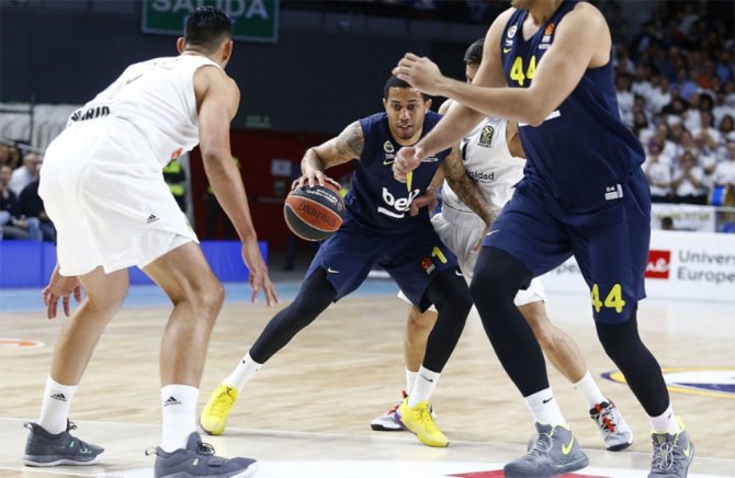 Fener İspanya’da Mağlup