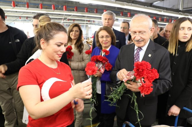 Kılçdaroğlu Tabldottan Yemek Yedi, Karanfil Hediye Etti