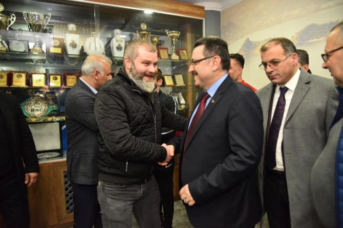 Genç, Esnafı Dil Öğrenmeye Çağırdı