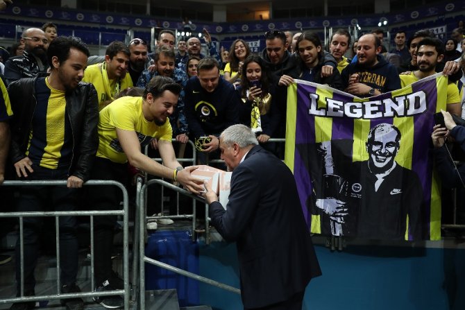 Fener Başakşehir Koleji’ni Rahat Geçti
