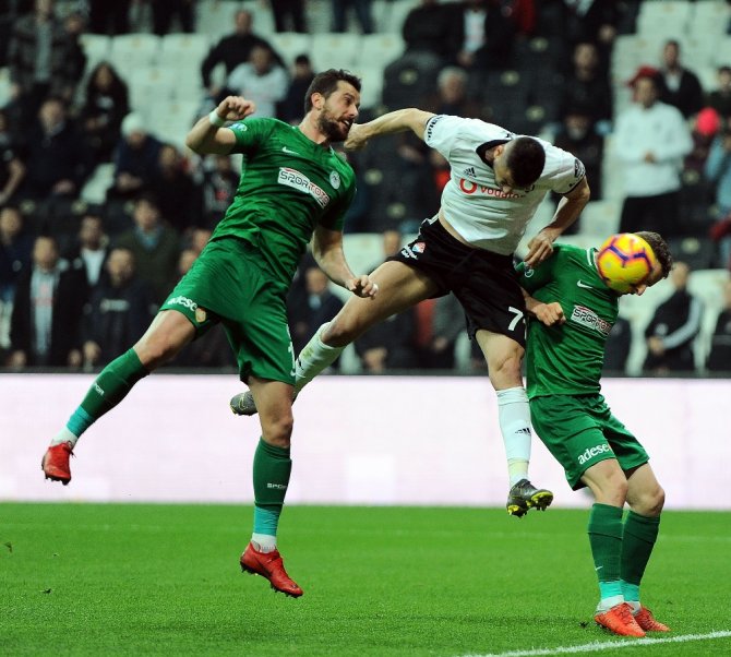 Spor Toto Süper Lig: Beşiktaş: 2 - Atiker Konyaspor: 1 (İlk Yarı)