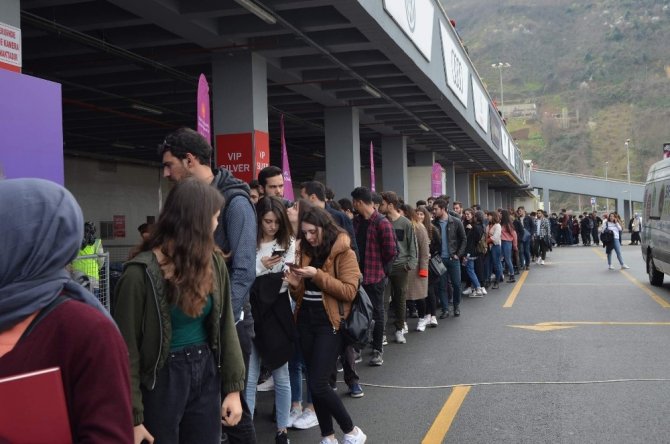 Maç İçin Değil Kariyer İçin Kuyruğa Girdiler