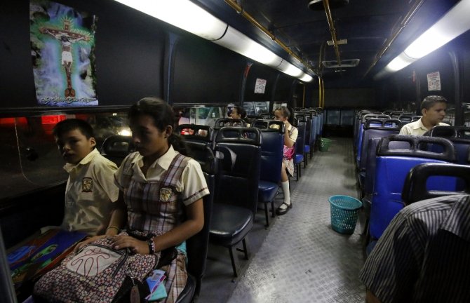 Venezuela 100 Saatten Fazladır Elektriksiz