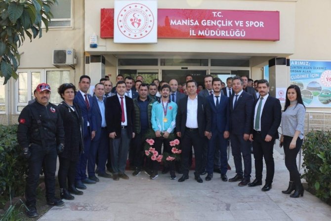 Avrupa Şampiyonu Kerem Kamal’a Görkemli Karşılama