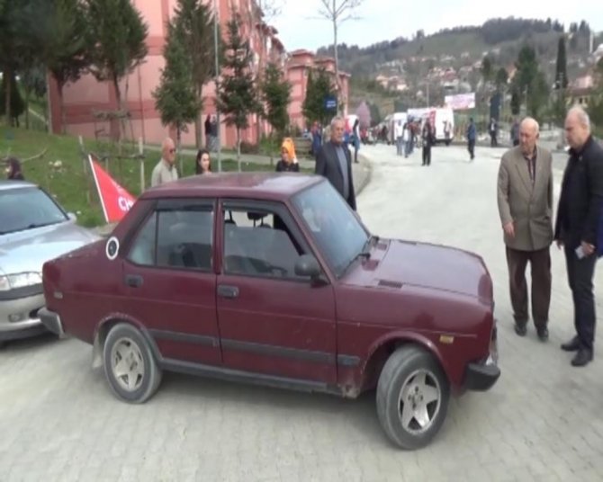 Chp’liler Ak Parti Konvoyunun Geçeceği Yolu Araçla Kapattı