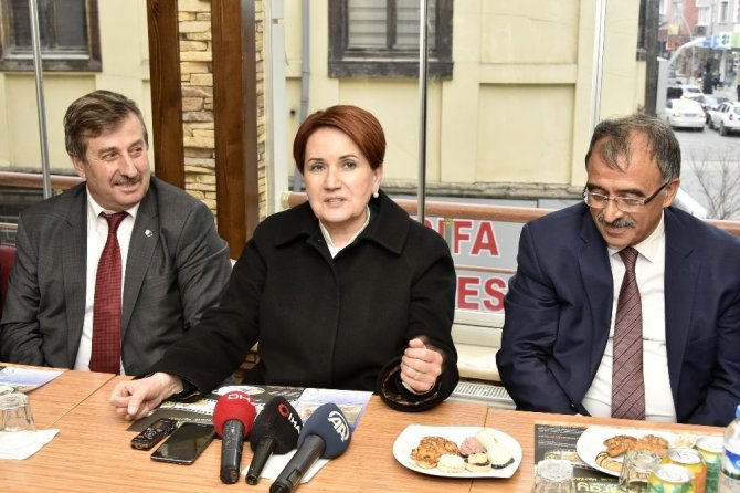 Akşener’den Gümüşhane’ye Sürpriz Ziyaret