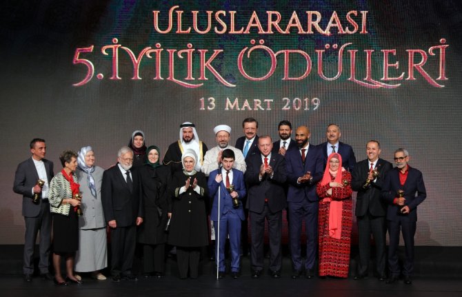 "Onunla Aynı Masada Oturmam"