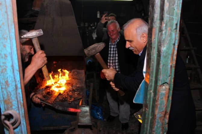 Zorluoğlu, Uzungöl’de Turizmcilerle Görüştü