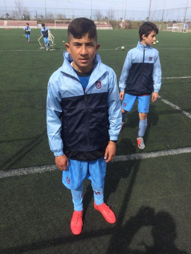 Şırnak-barcelona-trabzon Hattında Hayallerinin Peşinden Koşuyor