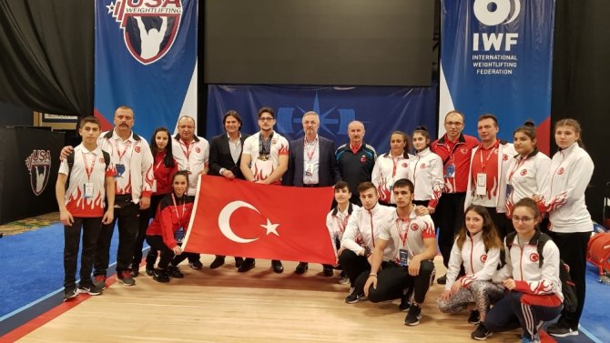 Milli Haltercilerden Tarihi Başarı