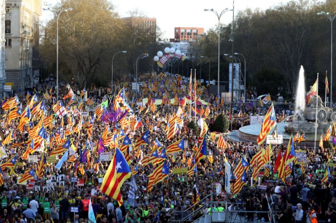 Ayrılıkçı Katalanlar Madrid’de Sokağa Çıktı