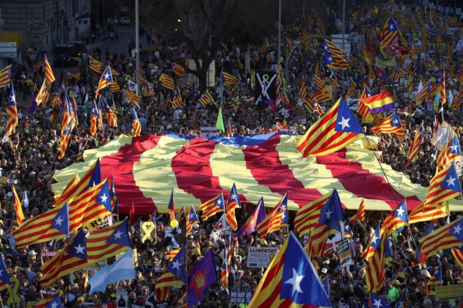 Ayrılıkçı Katalanlar Madrid’de Sokağa Çıktı