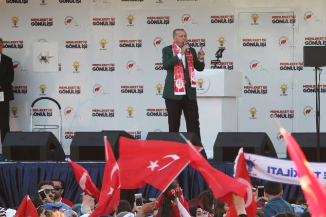 Erdoğan: "Chp’lileri De Kurtaralım Yoksa Bu Adam Gitmez" 