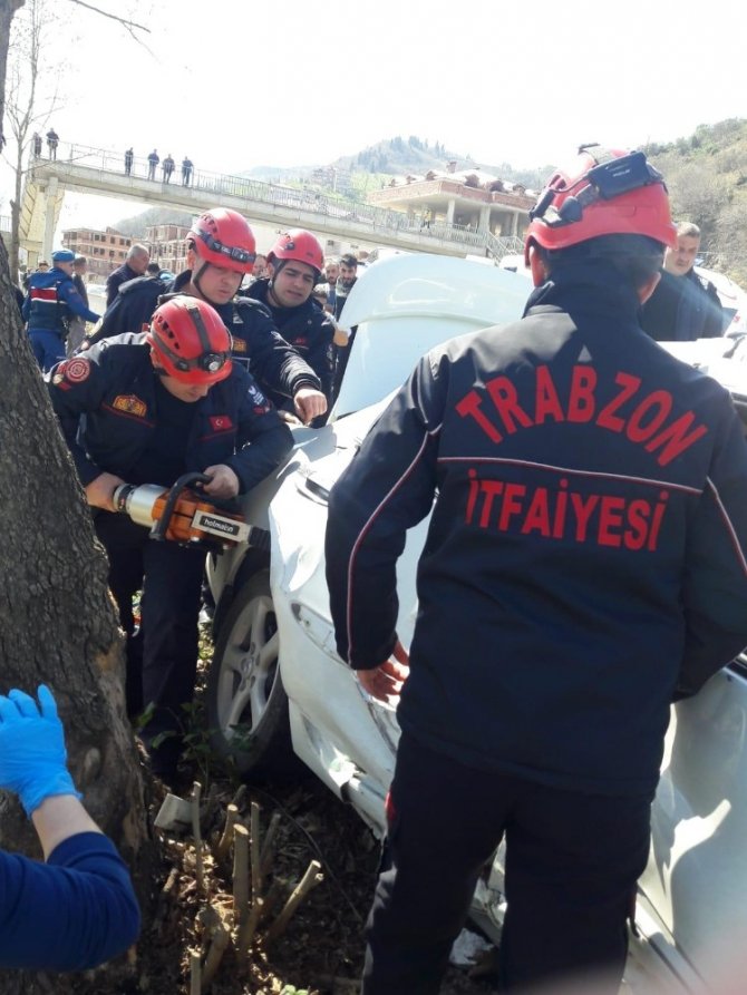 Trabzon’da Feci Kaza, Karnına Bariyer Saplandı