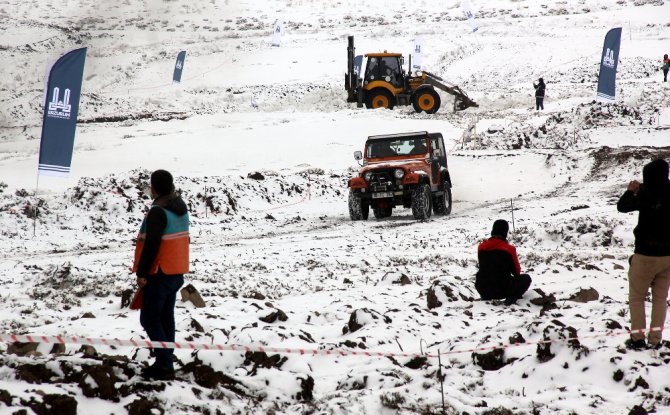 Erzurum’da Off-road Yarışları Nefes Kesti