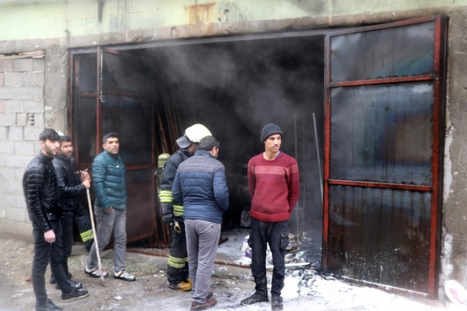 Diyarbakır’da Boya Deposunda Yangın