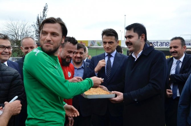 Bakan Kurum’dan Giresunspor’a Baklavalı Ziyaret
