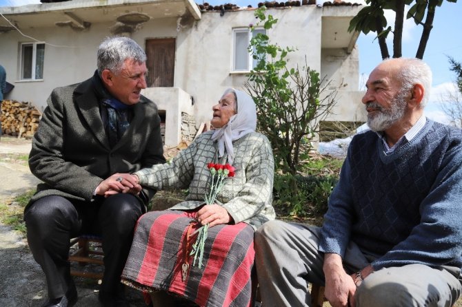 Oflu 105 Yaşındaki Ayşe Nine’nin Erdoğan Sevgisi