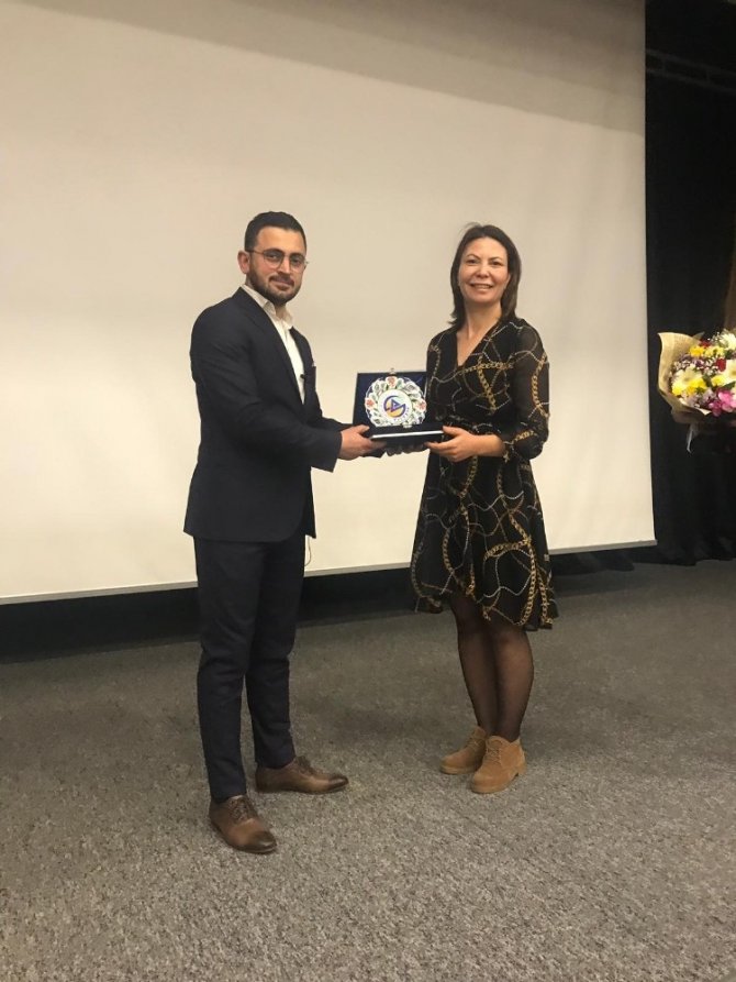 Sporcuların Nasıl Beslenmesi Gerektiği Anlatıldı