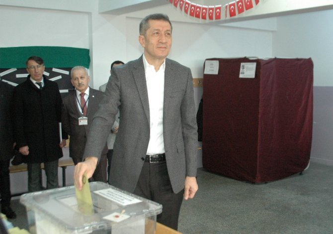 Bakan Selçuk: "Oy Kullanmak Da Bir Millet Ödevi"