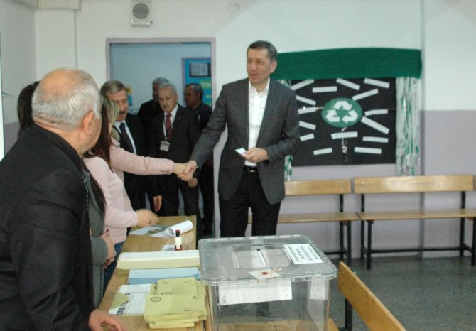 Bakan Selçuk: "Oy Kullanmak Da Bir Millet Ödevi"