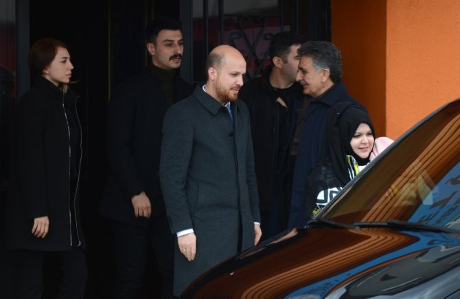 Bilal Erdoğan Oy Kullanmaya Eşi Ve Çocuğuyla Geldi