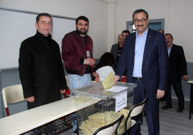 Giresun’da 15 İlçe 8 Beldede Bin 400 Sandıkta Oy Kullanılıyor