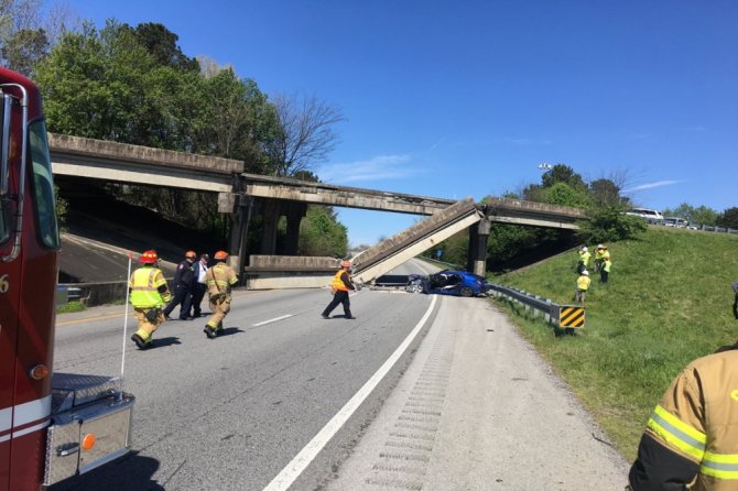 Abd’de Otoyoldaki Beton Köprüde Çökme: 1 Yaralı