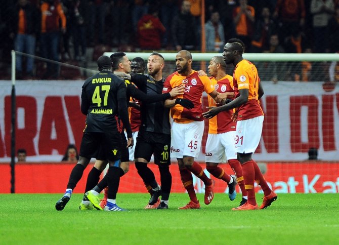 Aslan Evinde Sessiz Kaldı