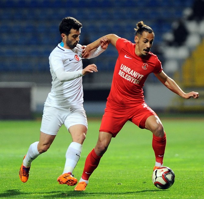 İlk Yarı Sessiz Bitti