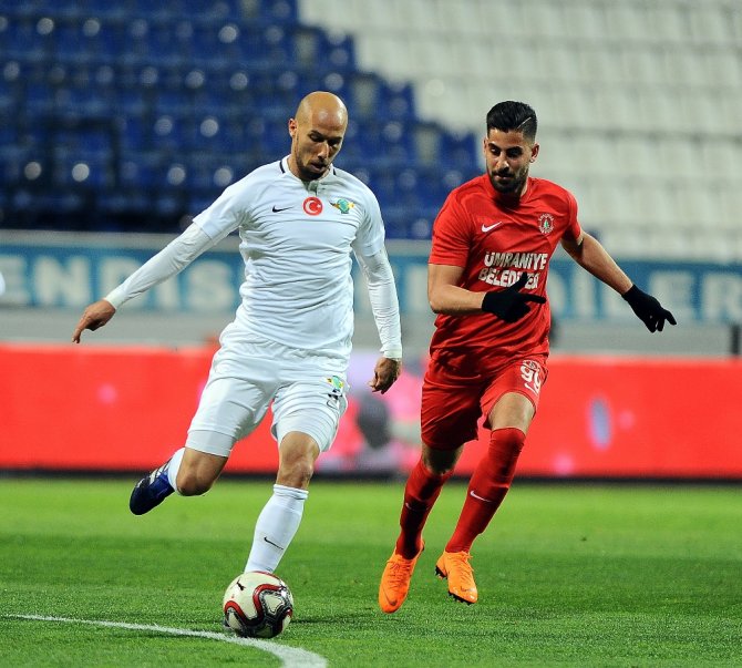 İlk Yarı Sessiz Bitti