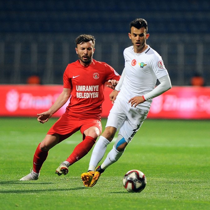 İlk Yarı Sessiz Bitti